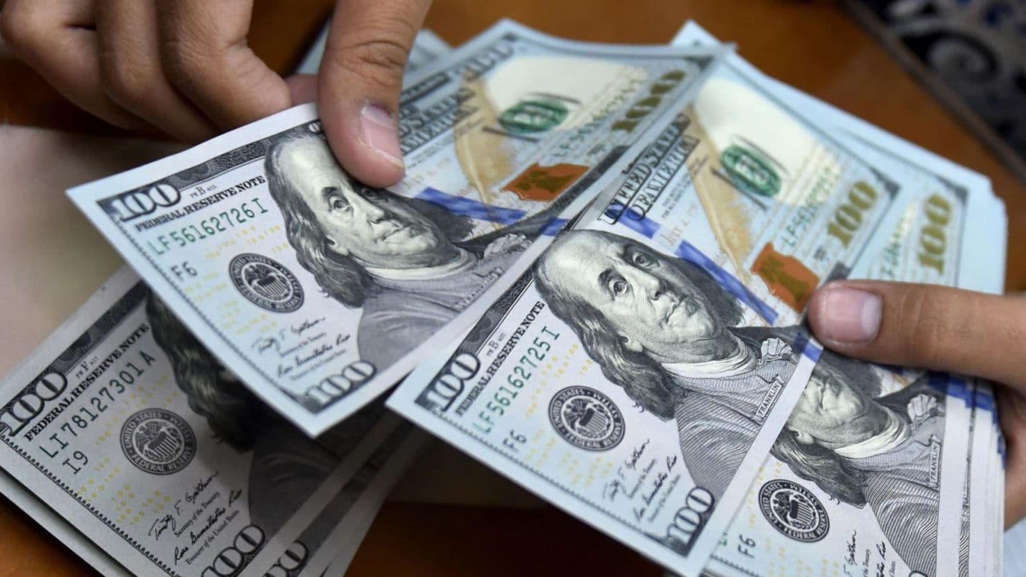 ¿Por qué se frena el dólar BCV tras varios días de que se disparara su precio?