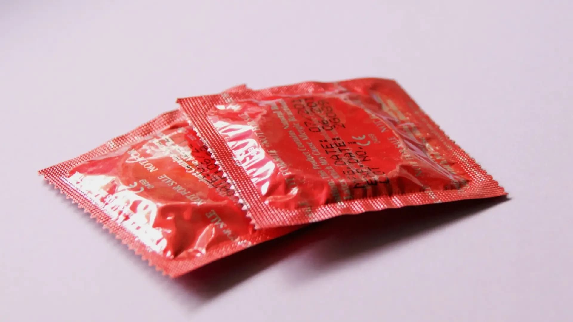 Efecto de la Guerra en Medio Oriente: Condones subirán de precio hasta un 30%